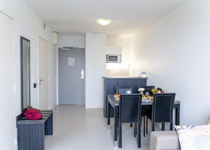 Zenitude Hotel-residences Fluvia アパートホテル 3*